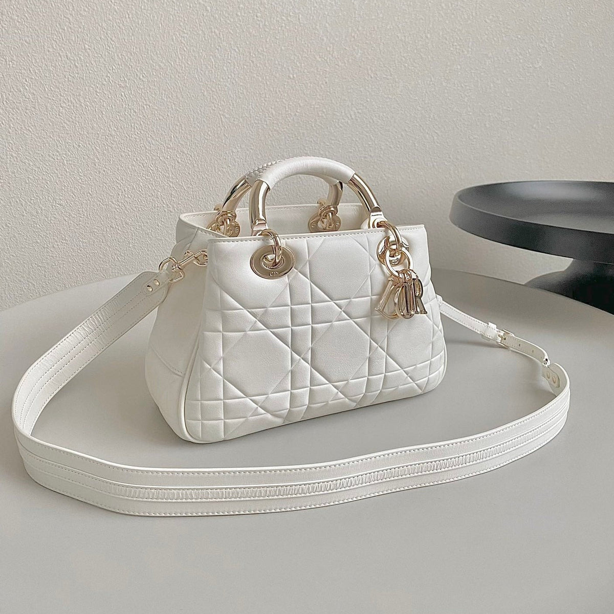 DIOR LADY 25 HANDBAG IN WHITE CALFSKIN
