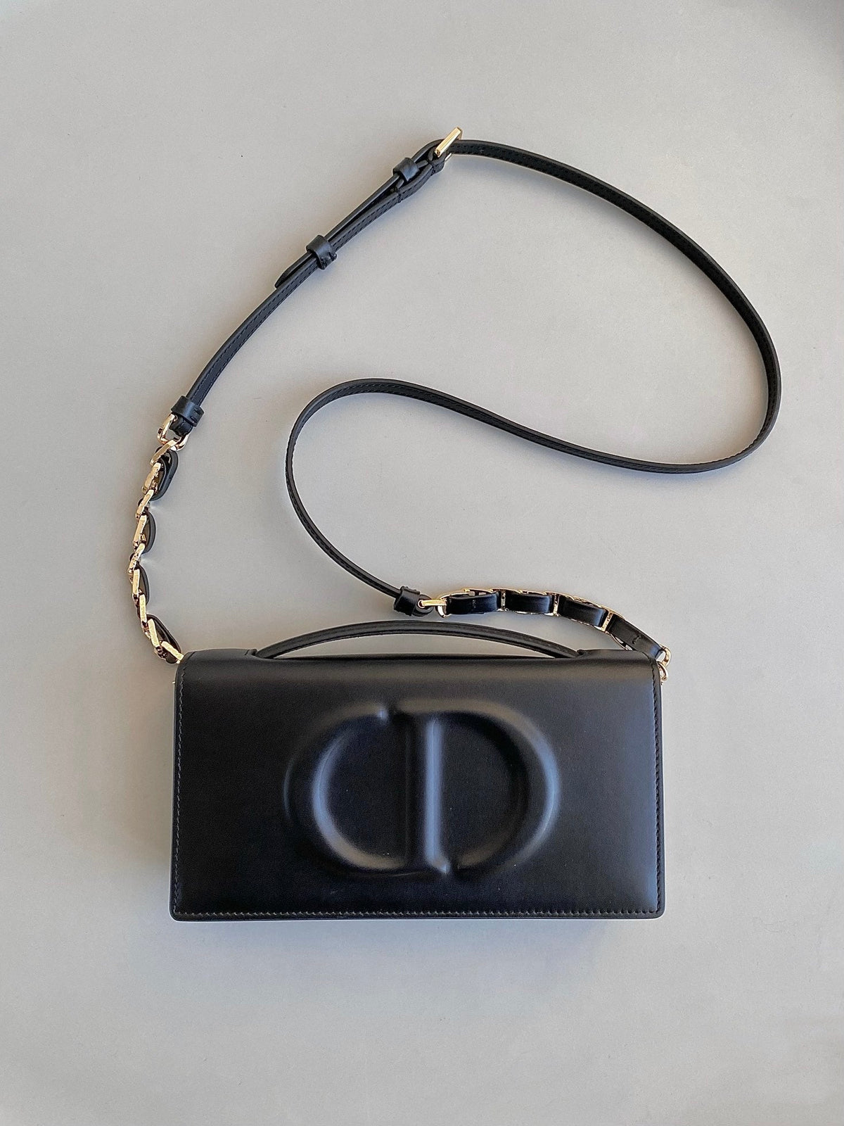 DIOR SIGNATURE CHAIN BAG 21 IN BLACK CALFSKIN