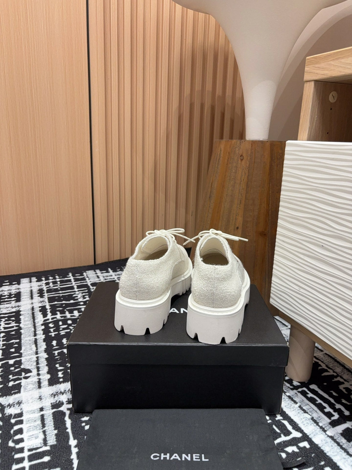 CHANEL OXFORD SHOES IN WHITE TWEED AND CALFSKIN