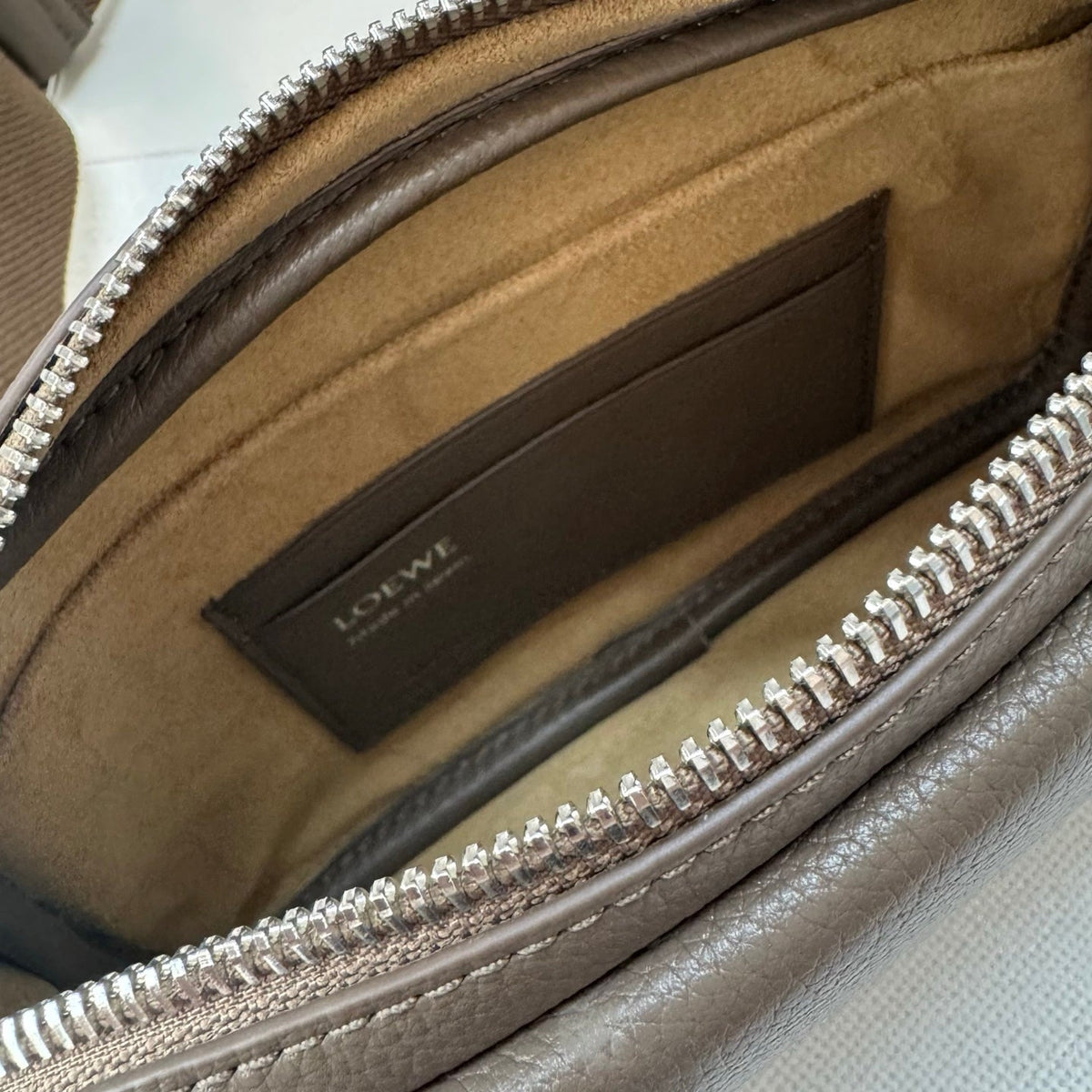 LOEWE 25S PEBBLE BAG 20 IN DARK TAUPE CALFSKIN SILVER HARDWARE