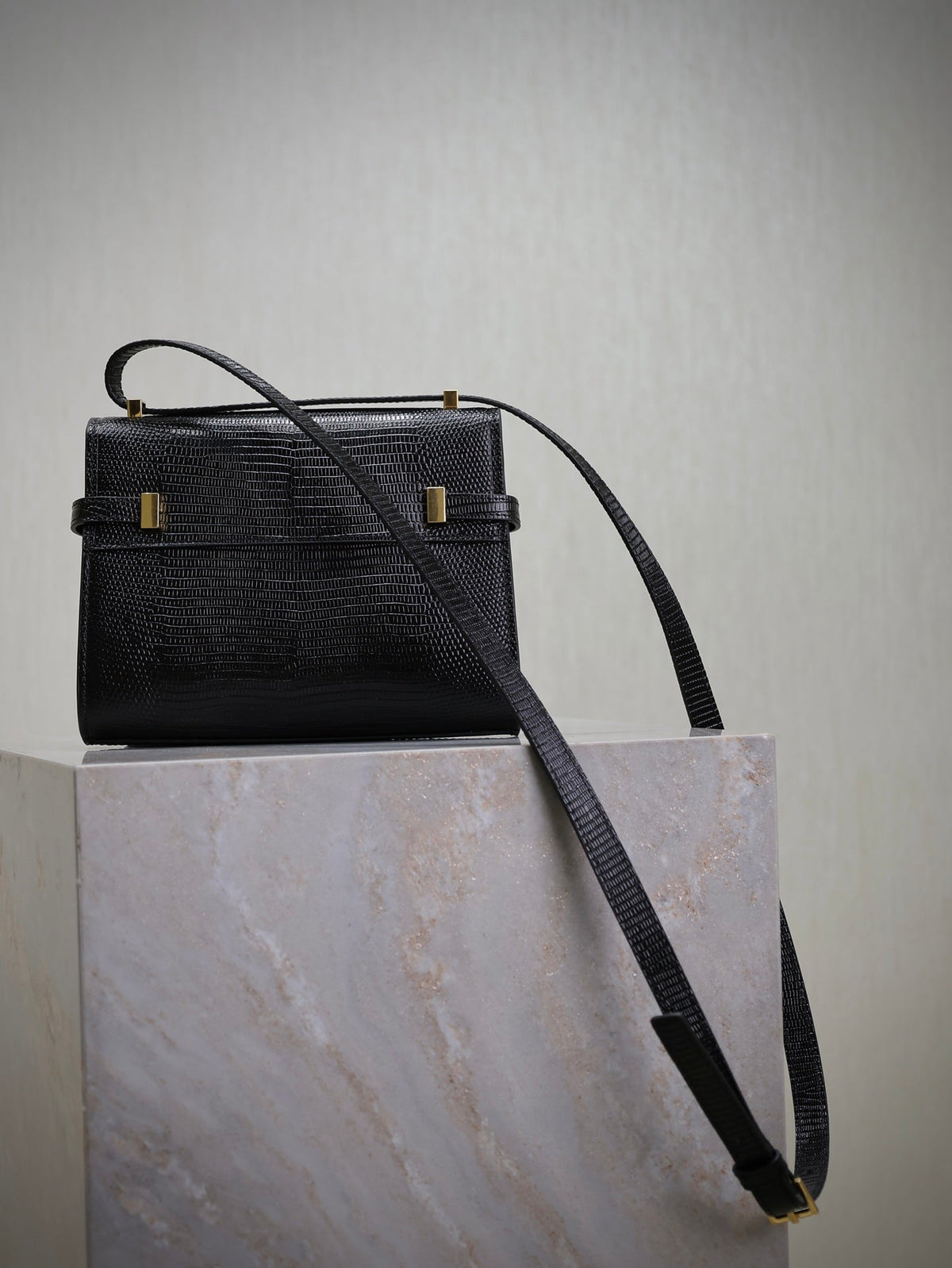 YSL 25S MINI MANHATTAN 19 IN BLACK SHINY CROCODILE CALFSKIN GOLD HARDWARE
