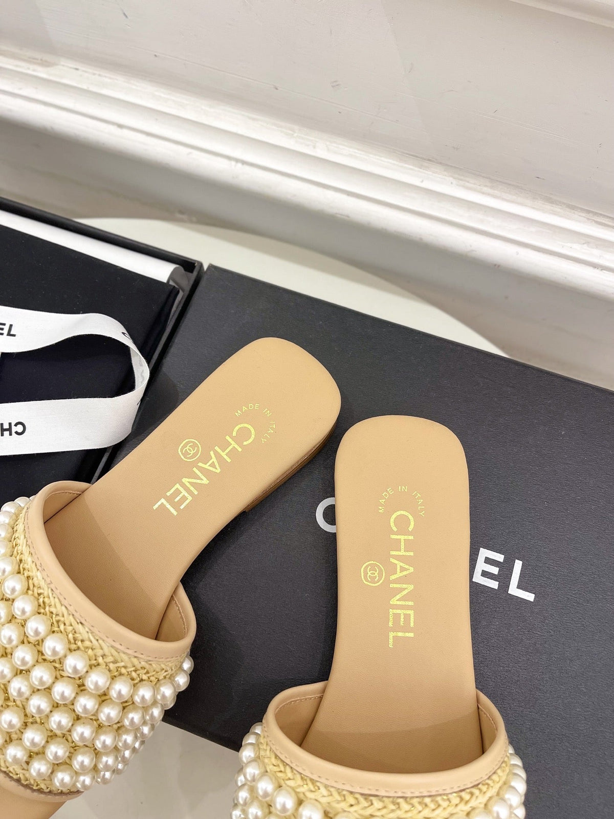 CHANEL FLAT SLIDE IN FLAX YELLOW CALFSKIN WITH PEARLS