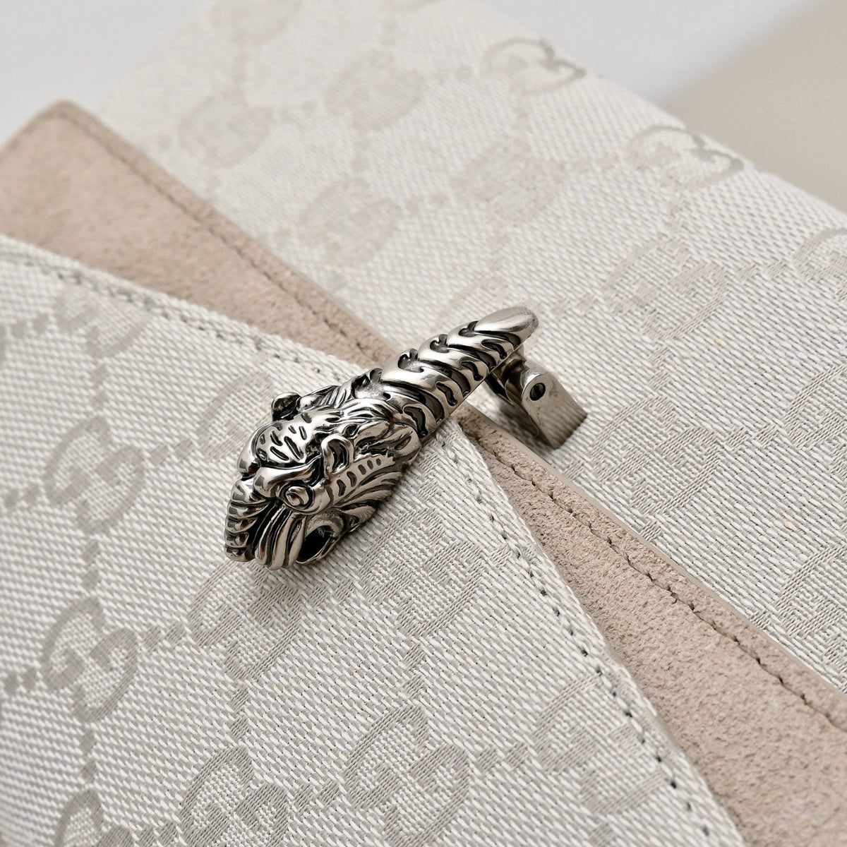 Gucci GG Dionysus Small Tiger Head Shoulder Bag-876531