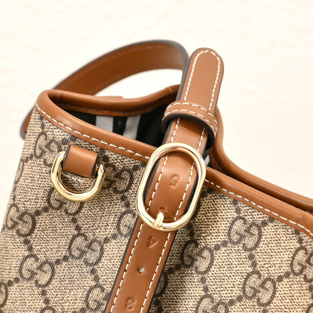 Gucci Emblem Bucket Bag-815118