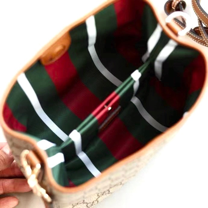 Gucci Emblem Bucket Bag-815118