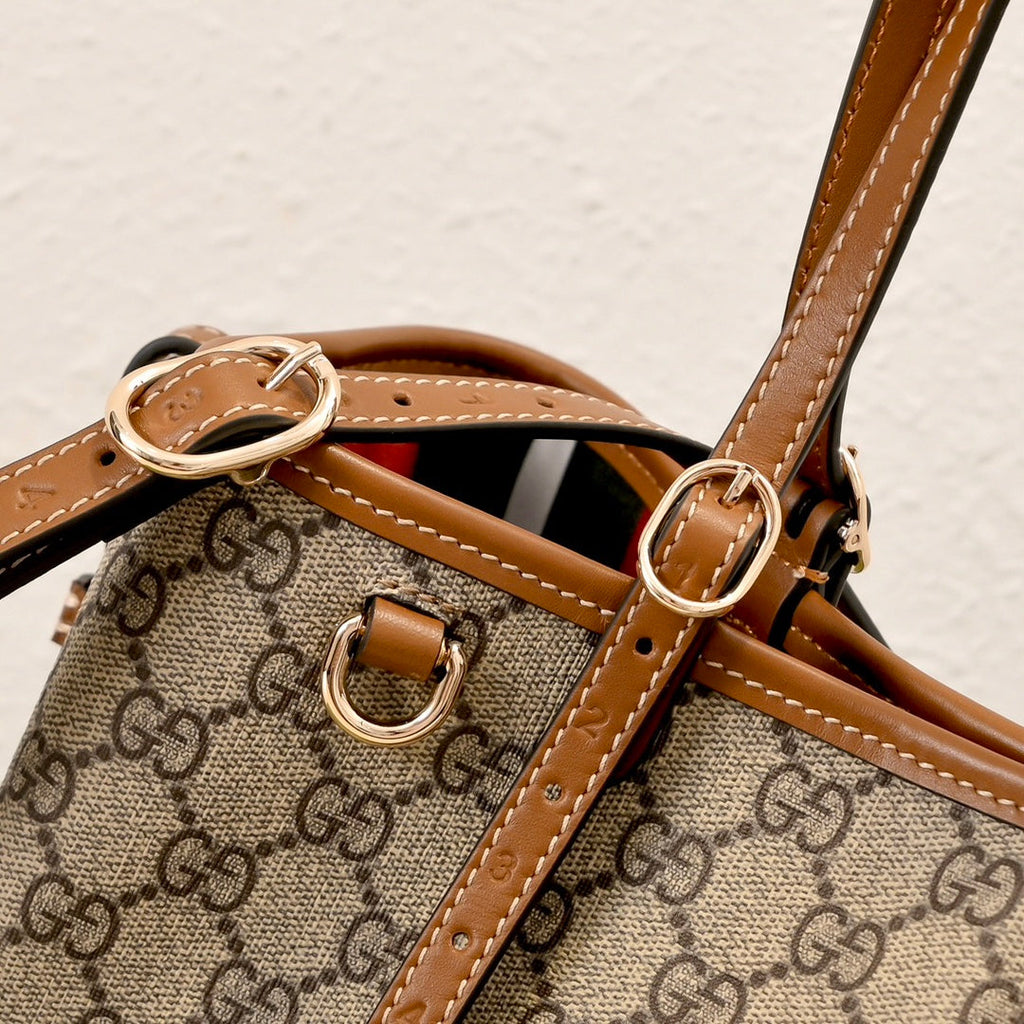 Gucci Emblem Small Tote Bag-815214