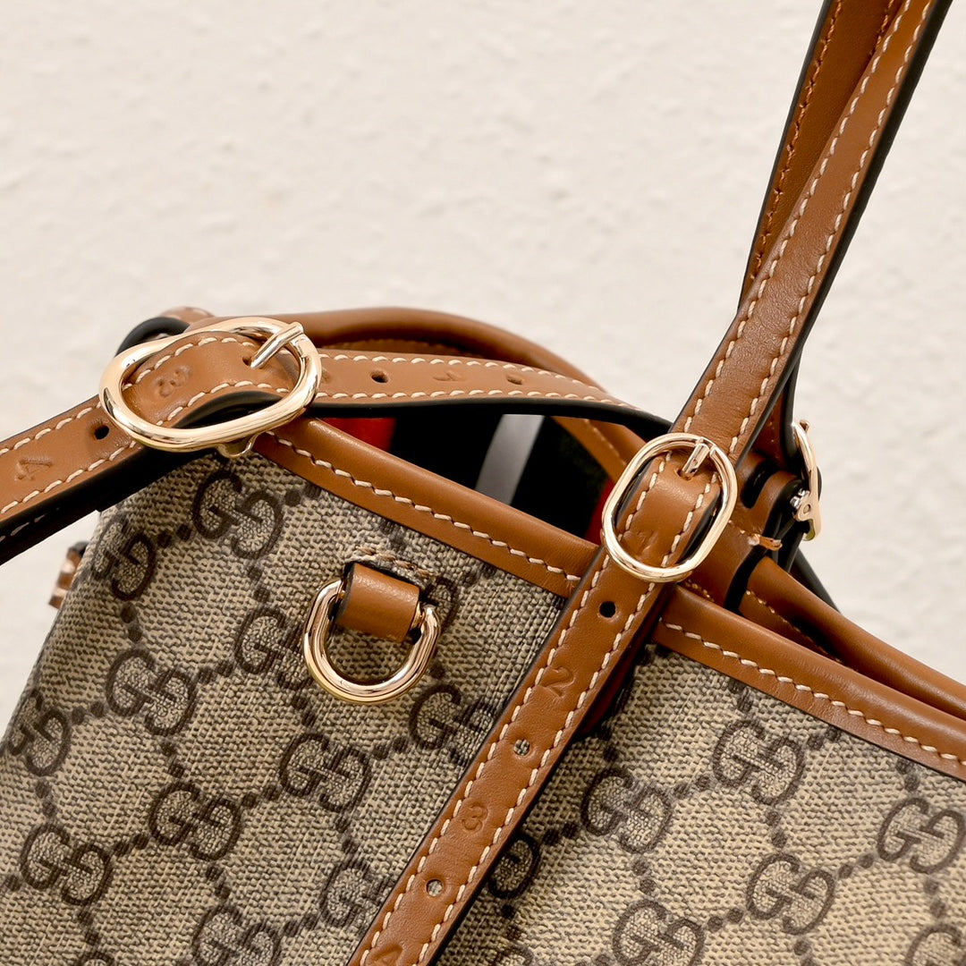 Gucci Emblem Small Tote Bag-815214