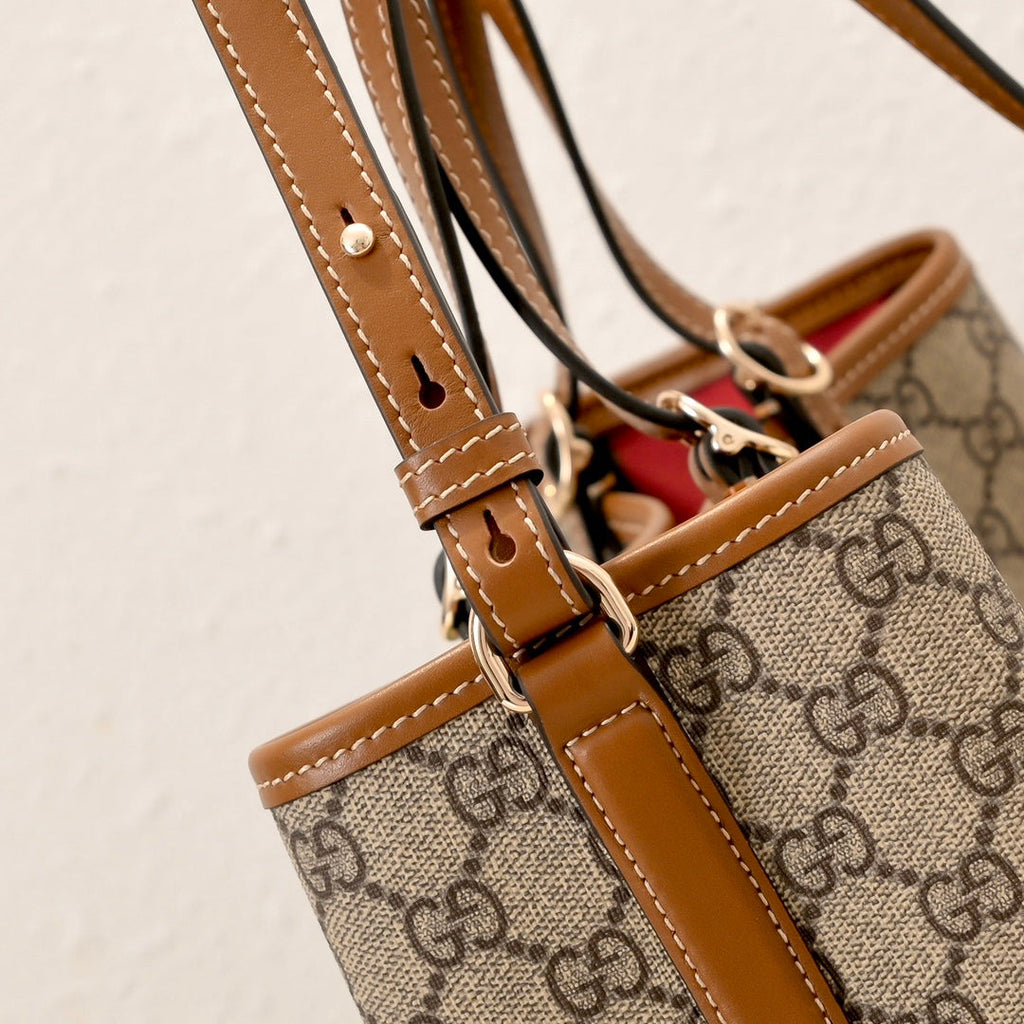 Gucci Emblem Small Tote Bag-815214