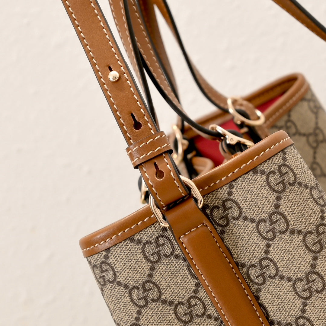 Gucci Emblem Small Tote Bag-815214