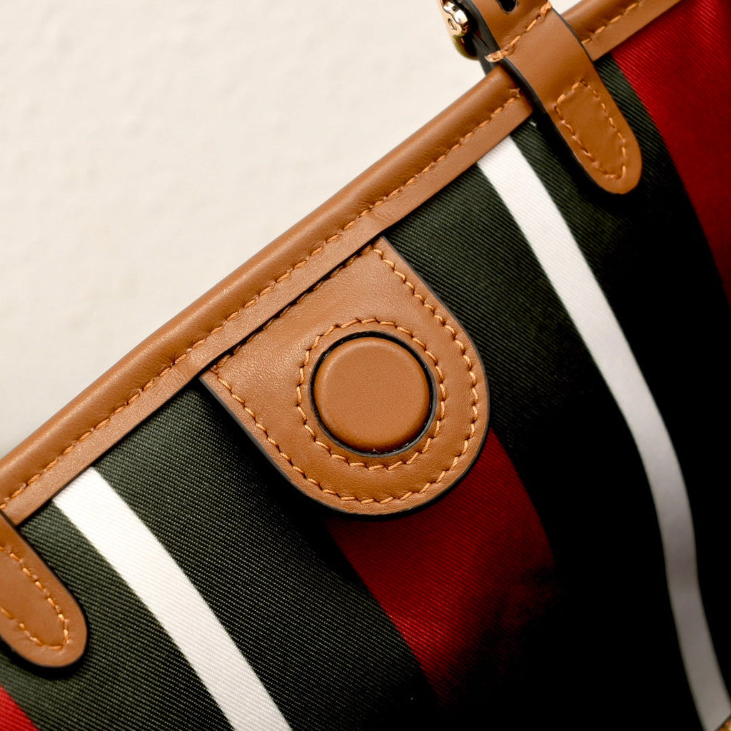 Gucci Emblem Small Tote Bag-815214