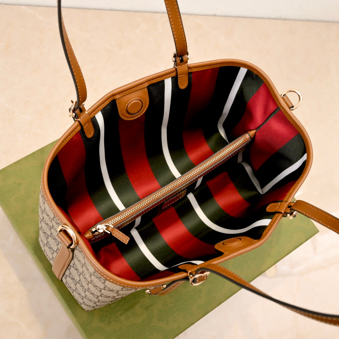 Gucci Emblem Small Tote Bag-815214